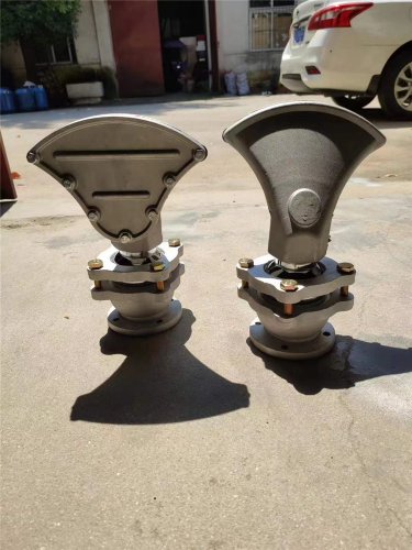 灑水車萬向可拆卸前噴頭（不銹鋼萬向旋轉(zhuǎn)底座，全鋁合金可拆卸清洗的鴨嘴頭）